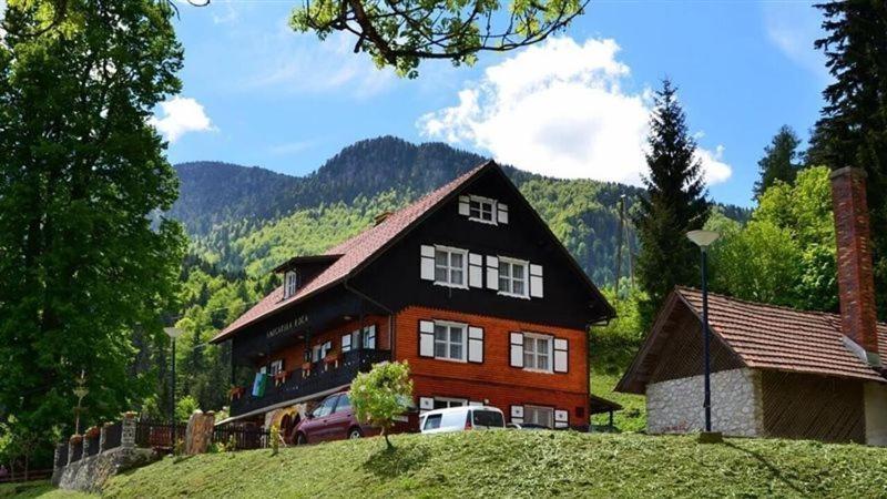 Bed and Breakfast Smucarska Koca Kotlje Exteriér fotografie